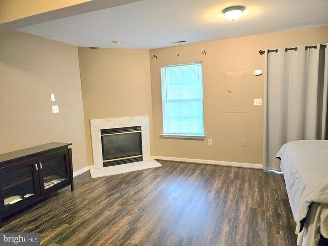 Building Photo - 3516 Community Dr
