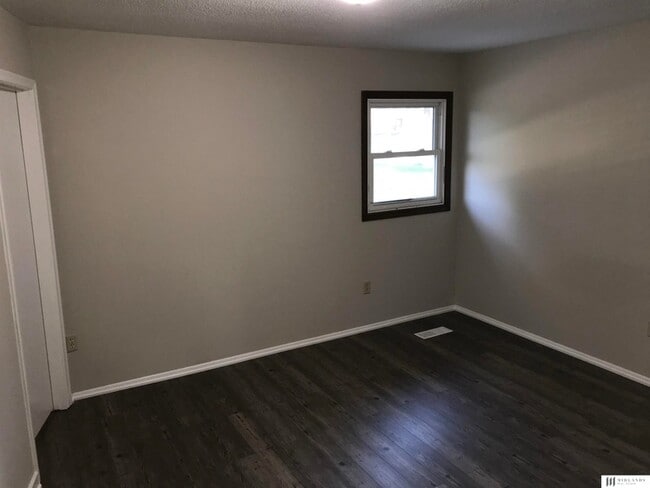 Building Photo - 2612 S 61st Ave