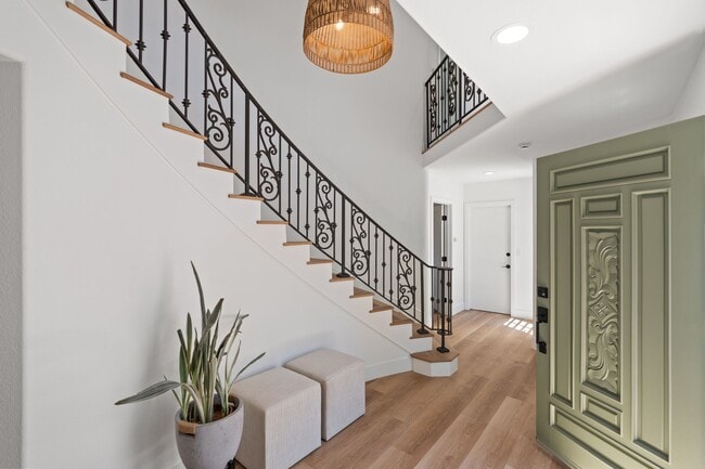 Building Photo - 6803 El Fuerte St