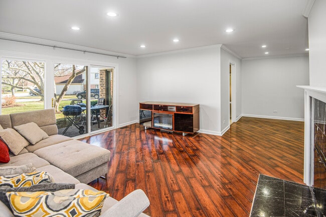 Building Photo - 1168 Middlebury Ln