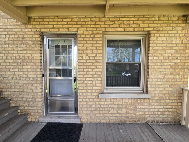 Building Photo - 7126 W Jarvis Ave