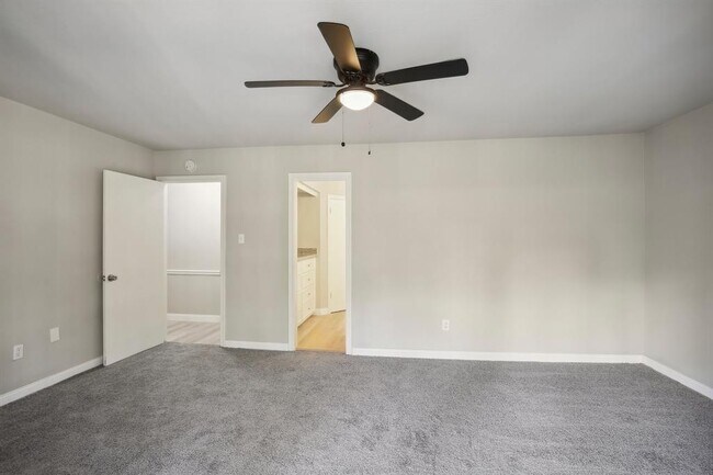 Building Photo - 6531 Coral Ridge Rd