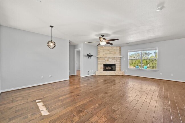 Building Photo - 4204 Bob Wire Rd