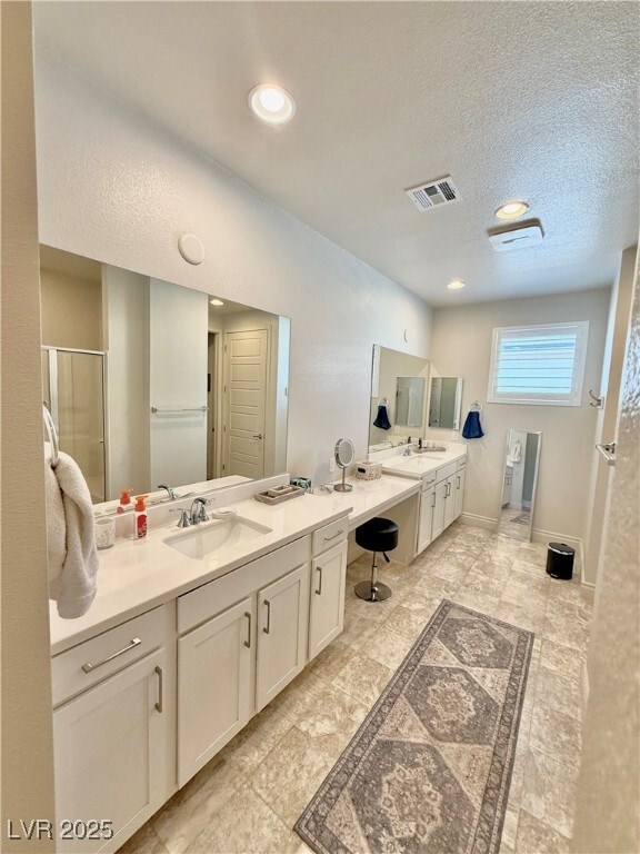 Building Photo - 4760 SE Clifftop Dr