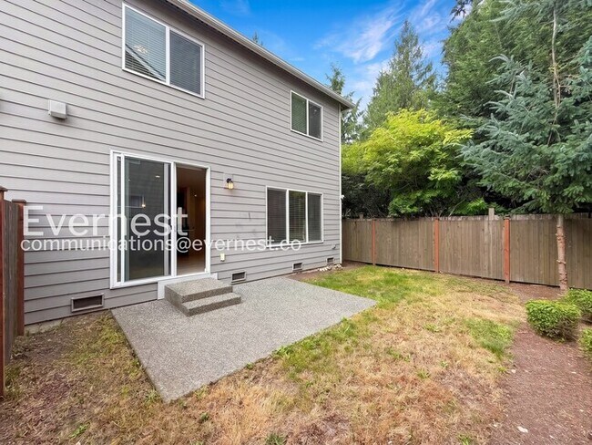 Building Photo - 4 Bed/2.5 Bath Home with Garage / Available Now!