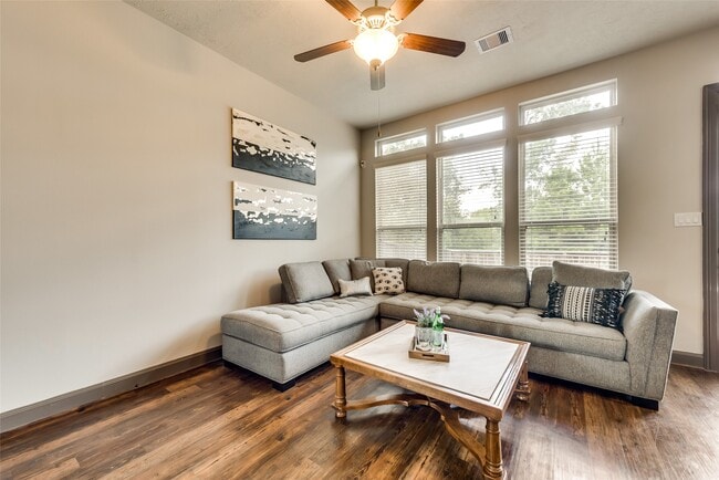 Building Photo - 86 Aventura Pl