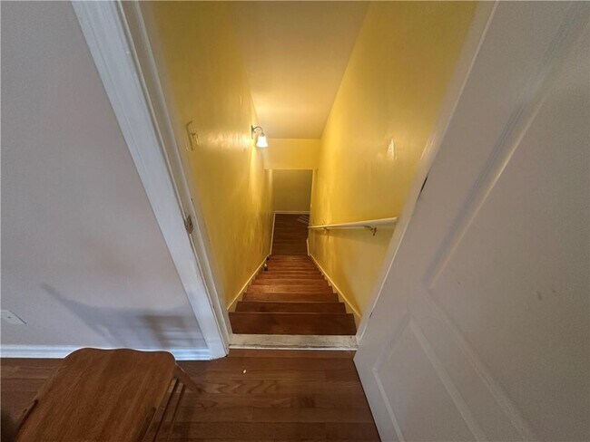 Building Photo - 61 Longwood Ct