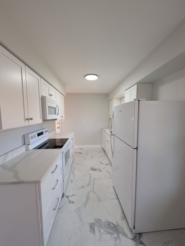 Building Photo - Asheville Long Term Rental