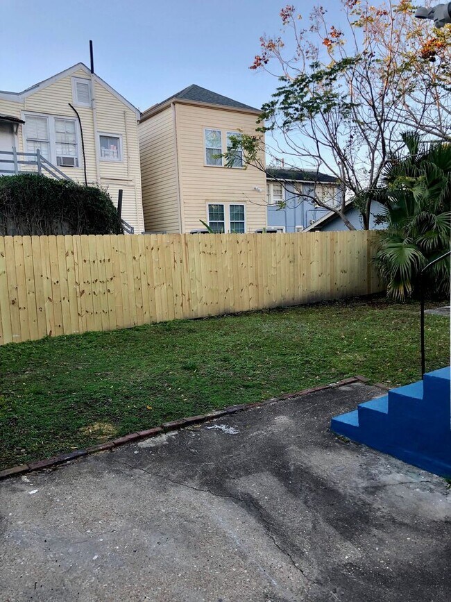 Building Photo - 2BD/1BA in the heart of Uptown