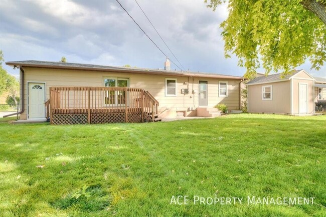 Building Photo - 2717 Lawndale Dr