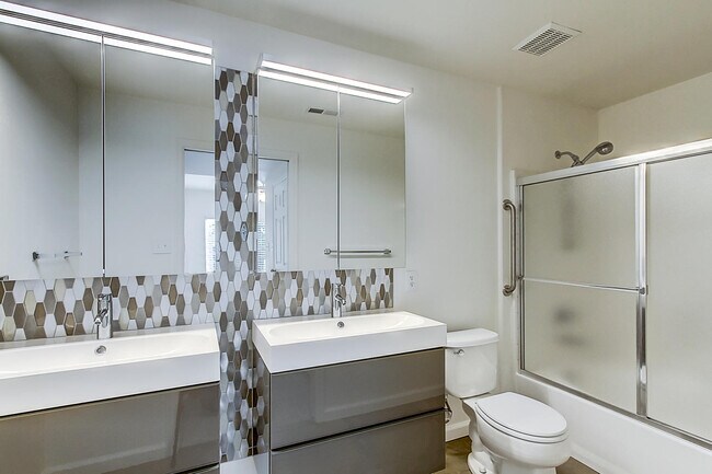 Building Photo - 8381 Pebble Creek Way