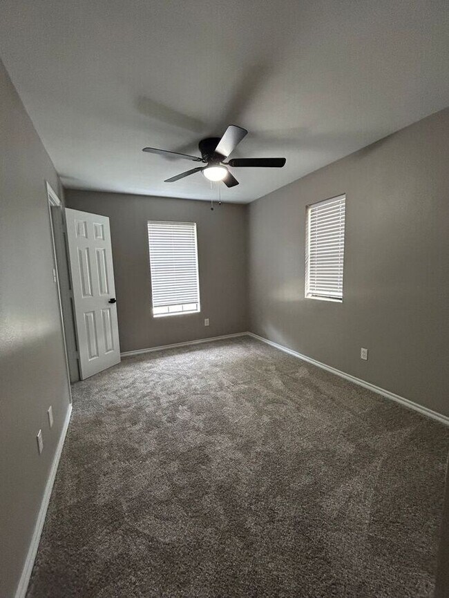 Building Photo - Lakeside Dream Home: Fully Remodeled 4BD/2BA Near Loop 323