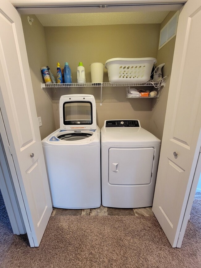 Building Photo - Furnished- Short term lease - Townhome in ...