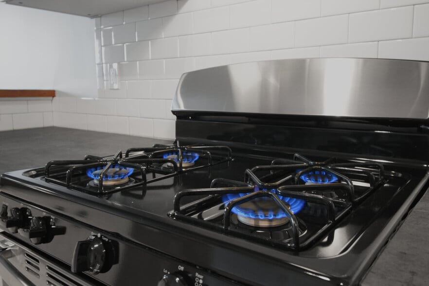 GE Natural Gas Stove Top - 30 Cooper St