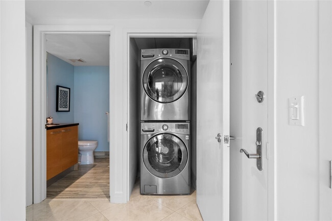 Building Photo - 101 S Fort Lauderdale Beach Blvd