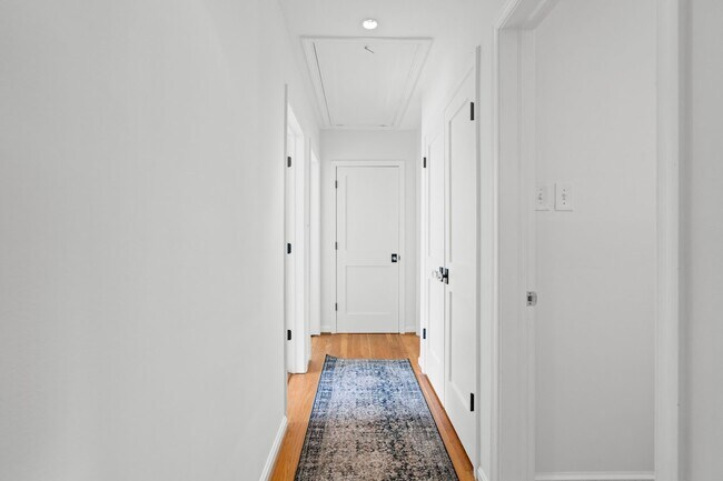 Building Photo - 5191 Linnean Terrace NW