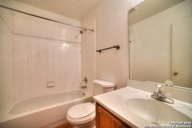 Building Photo - 3 Bedroom/2 Bath Mission Creek Subdivision