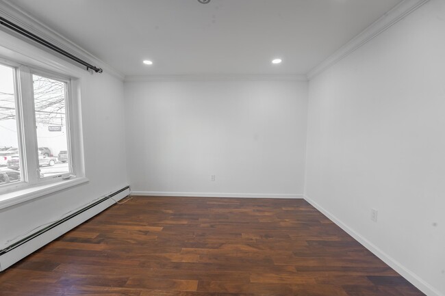 Building Photo - 157 Roosevelt Ave