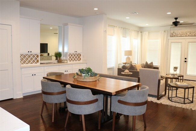 Building Photo - 4714 Fisk St