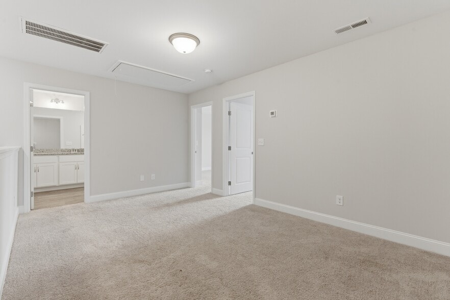 Building Photo - 3237 McClellan Way SE