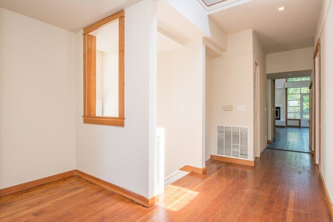 Building Photo - 1425 Walnut St