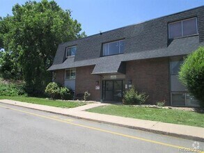 Building Photo - 190 E Highline Cir