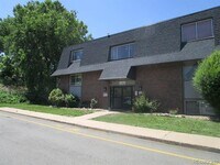Building Photo - 190 E Highline Cir