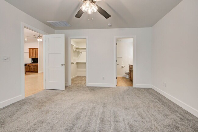 Building Photo - 323 Woodrock St