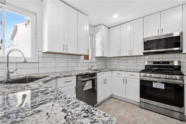Building Photo - 2520 Laurelhurst Rd