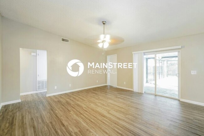 Building Photo - 4 Bedroom Pet-Friendly Home in Valrico, FL with Main Street Renewal