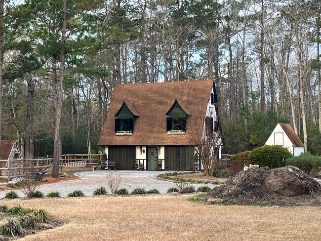 Building Photo - 3951 Evans Estate