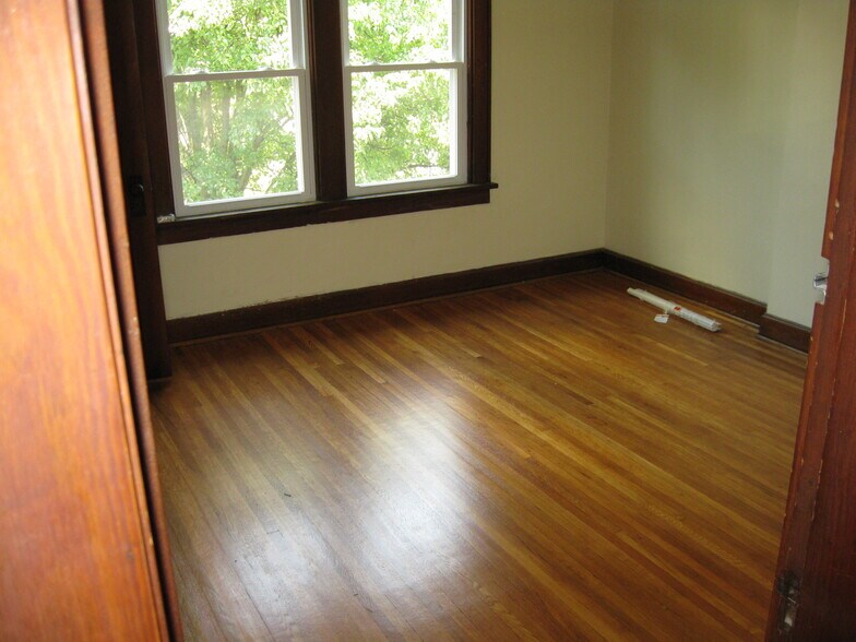 Building Photo - 495 Wyandotte Ave