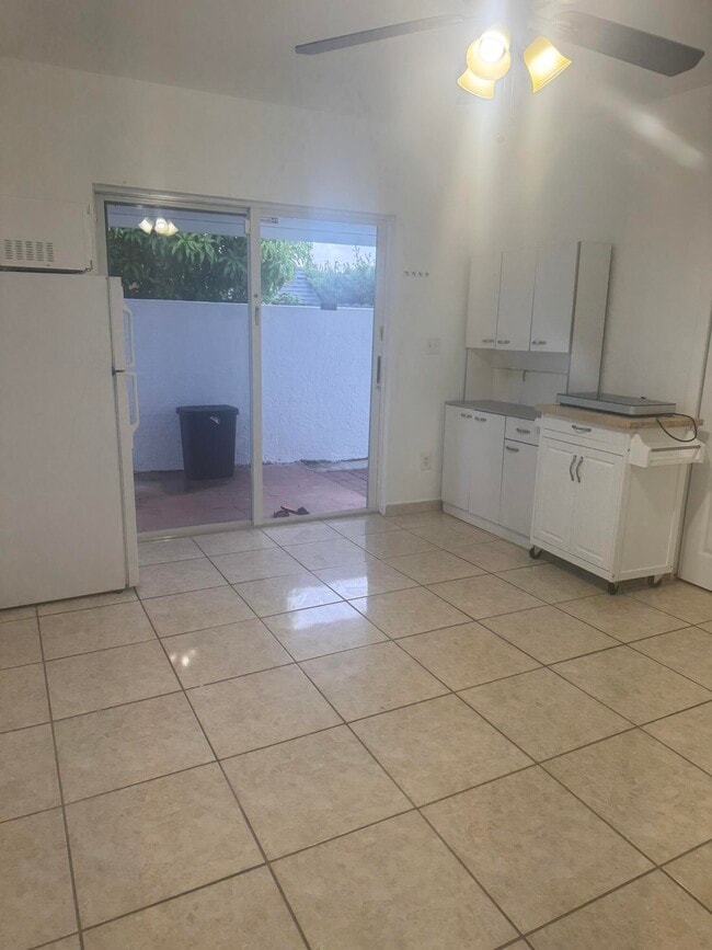 Building Photo - 3335 W 8th Ave