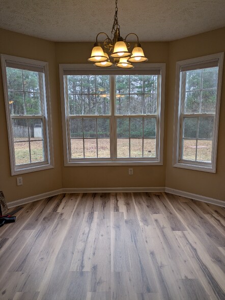 Building Photo - 361 Americana Dr