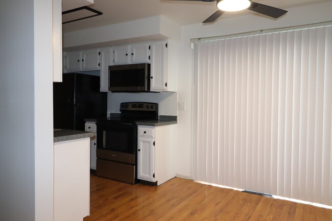 Building Photo - 3 Bedroom Duplex