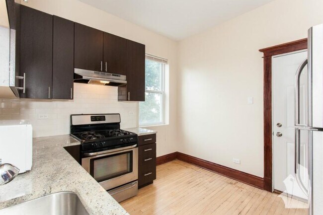 Building Photo - 2 bedroom in Chicago IL 60613