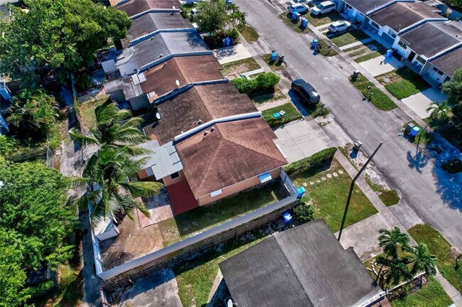 Building Photo - 5461 SW 38th Ct