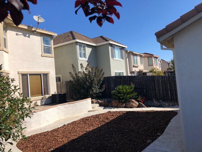 Building Photo - Beautiful 3 B/D 2.5 BA House in Roseville-COMING VERY SOON! ACT FAST AND APPLY NOW AS THIS PROPER...