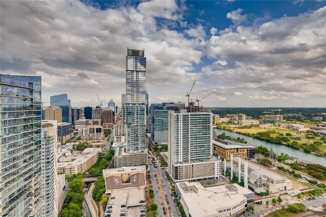 Building Photo - 300 Bowie St