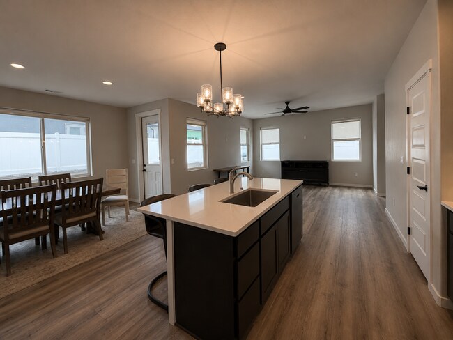 Building Photo - Stylish 2023 Home for Rent | 4 Bed • 2.5 Bath • Prime North Grand Junction Location