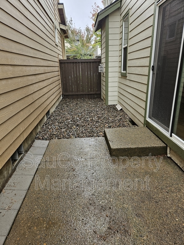 Building Photo - 322 SW Marsuda Terrace