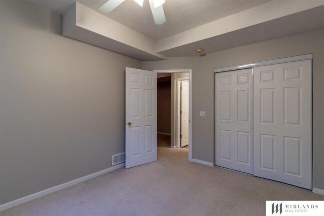 Building Photo - 1007 Woodview Dr