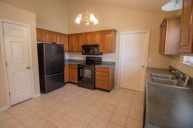 Building Photo - 1920 Field St