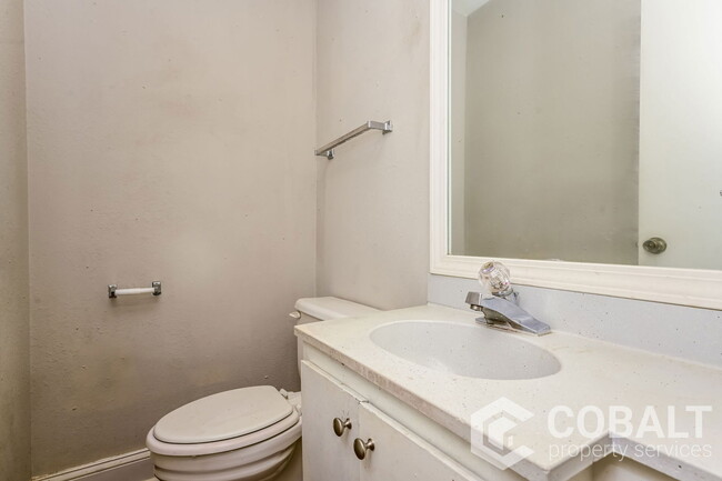 Building Photo - 3501 Creekview Pl