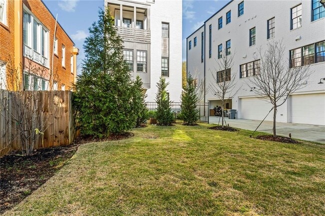 Building Photo - 1261 Virginia Ave NE