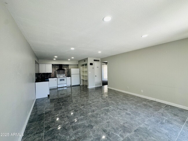Building Photo - 2675 E Silk Oak Dr