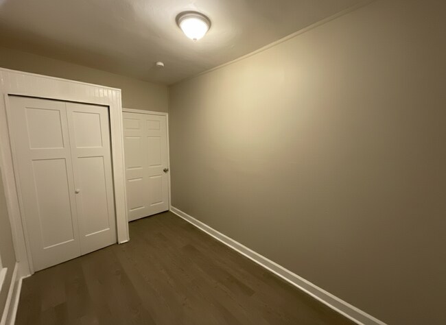 Building Photo - 1155 W 9th St