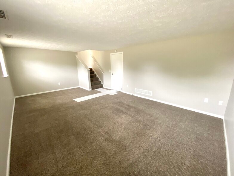 Building Photo - 2047 Zircon St NE