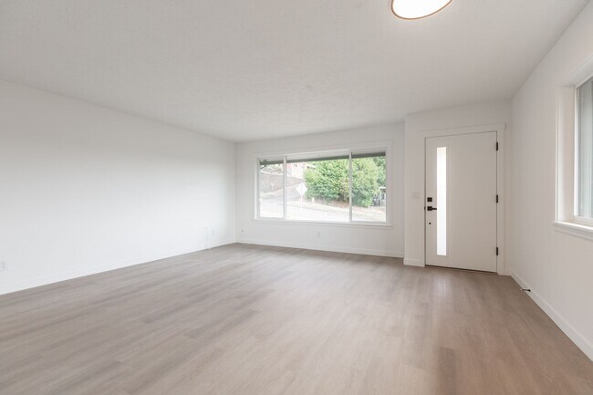 Building Photo - Crowne Pointe Apartment Homes