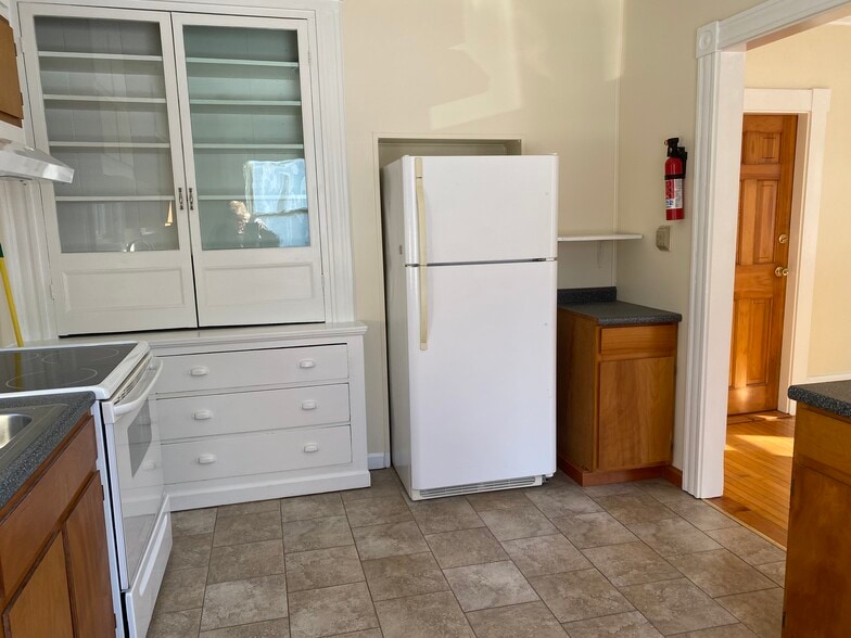 Building Photo - 15 Weston St